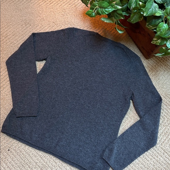 Charter Club Dark Gray V-Neck cashmere Sweater - Picture 5 of 6